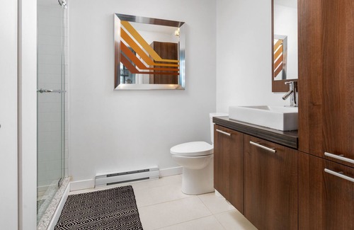 Montreal Condominio | Waterfront penthouse with 1000 square feet patio