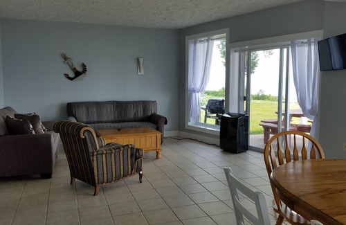Cleveland Apartamento | Retiro de mascotas frente al mar recientemente renovado que se encuentra en el Lago Oneida.