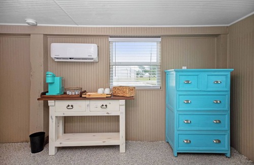 Palacios Casa | WATERFRONT, pet-friendly retreat with lighted 300’ fishing pier & boat launch!
