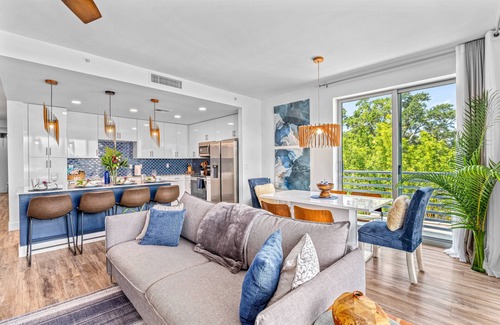 Central Sarasota Condominio | Waterfront, Pet-Friendly Condo with Pool, Spa, and Fitness Center near Downtown Sarasota