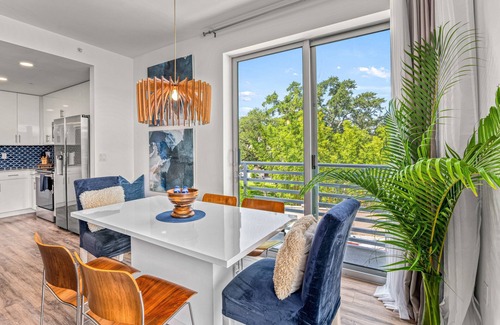 Central Sarasota Condominio | Waterfront, Pet-Friendly Condo with Pool, Spa, and Fitness Center near Downtown Sarasota