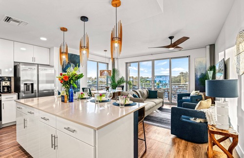 Central Sarasota Condominio | Waterfront, Pet-Friendly Condo with Pool, Spa, and Fitness Center near Downtown Sarasota