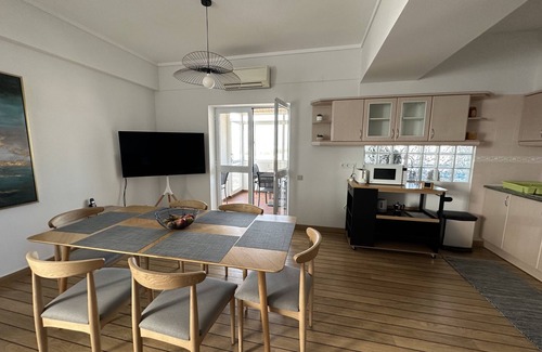 Ponta Delgada Condominio | Waterfront Ponta Delgada : walk to restaurants, shopping, marina and swimming.