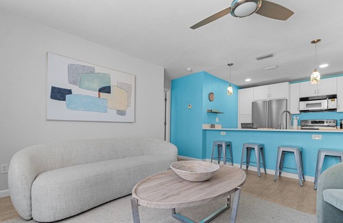 Matlacha Casa | WATERFRONT, POOL, BOAT LIFT, WALKING DISTANCE TO RESTAURANTS, 2 BED/2 BATH