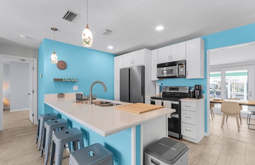 Matlacha Casa | WATERFRONT, POOL, BOAT LIFT, WALKING DISTANCE TO RESTAURANTS, 2 BED/2 BATH