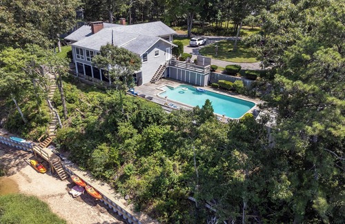 Cotuit Casa | Frente a la bahía + piscina. SUP, Kayaks, Bicicletas, A / C, Pase de playa para vehículos y Mascotas bien!