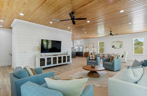 Dune Allen Beach Casa | Waterfront Pool Rooftop Deck - The White Lotus