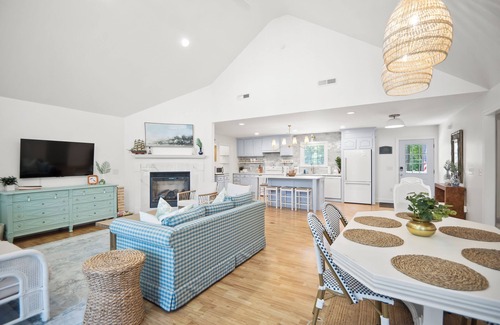 Oriental Casa | Waterfront. Private Dock for Boat. Pet-friendly. 10 mins to Downtown Oriental.