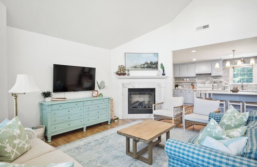 Oriental Casa | Waterfront. Private Dock for Boat. Pet-friendly. 10 mins to Downtown Oriental.