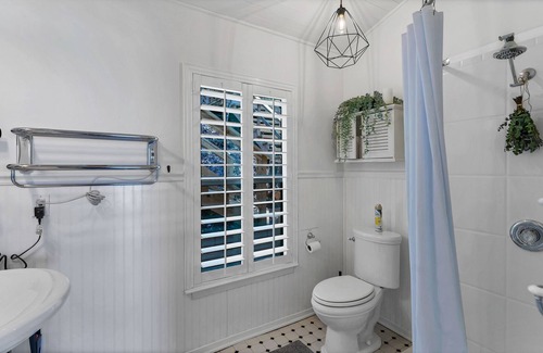 Canyon Lake Cabaña | WATERFRONT private cottage with SPRING FED GROTTO