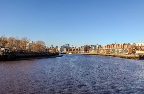 Newcastle-upon-Tyne Apartamento | Waterfront Quayside Apartment with secure parking & lift, Ideal for Mobility Users