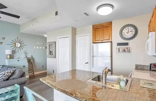 Madeira Beach Casa | Waterfront quiet condo w Pool by Madeira Beach