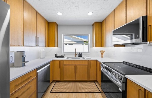 Causeway Isles Casa | Waterfront Retreat 3 Bedroom 2 Bath Pool & Dock