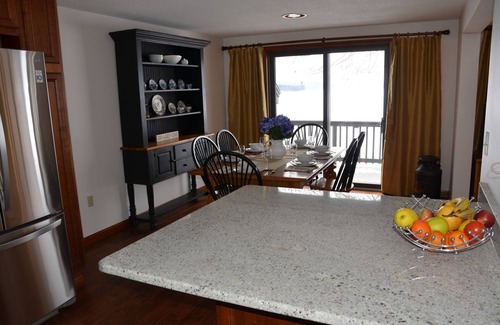 Bristol Casa | Frente al renovado Adosado Newfound Lake 2 playas Tenis de amarre 2 kayaks
