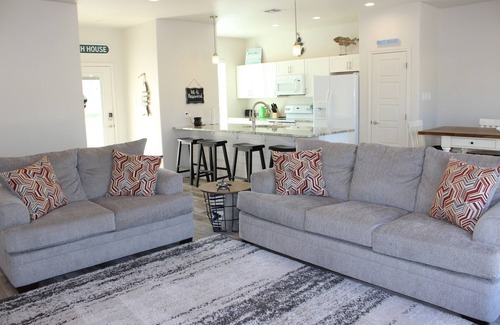Palm Harbor Casa | Waterfront Rental with Private Pool