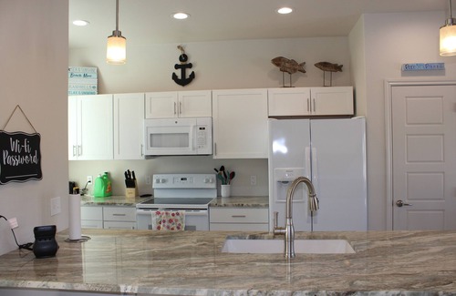 Palm Harbor Casa | Waterfront Rental with Private Pool