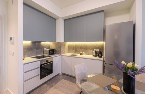 Sarajevska Apartamento | Waterfront Residences