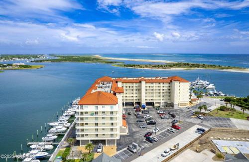 Morehead City Casa | Waterfront Resort , World Class Marina & Slip