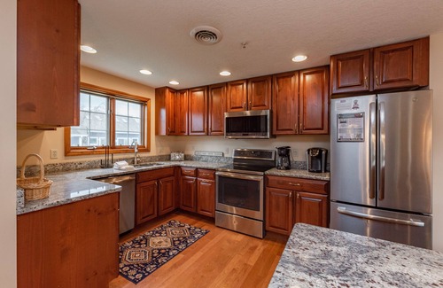 Waterfront Greens Casa | Waterfront Retreat - Lakefront / Golf Area Home w / Piscina cubierta privada