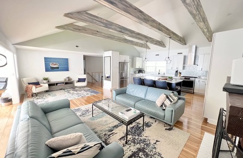 Centerville Casa | Waterfront retreat on Wequaquet Lake. Kayaks included and close to Town/Beaches