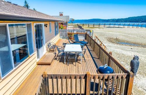 Hoodsport Casa | Waterfront Retreat, Relaxation, Fun in Hood Canal