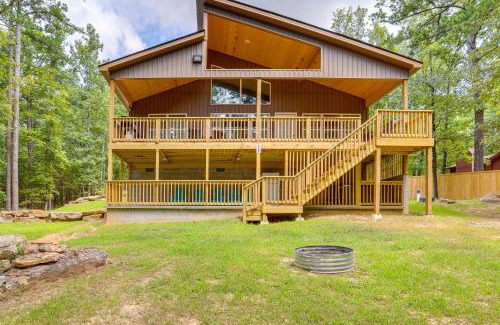 Tumbling Shoals Casa | Waterfront Retreat on Greers Ferry Lake with Hot Tub