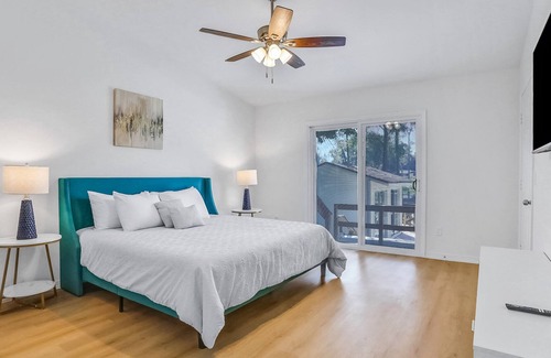 Jacksonville Casa | Waterfront retreat with private pool, pool house, alfresco dining & 2 kitchens