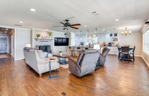 Kemp Casa | Waterfront Retreat with Dock on Cedar Creek Lake!
