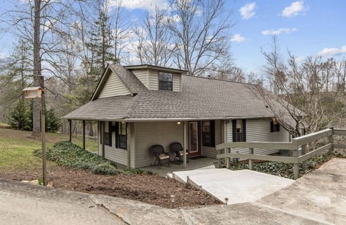 Sparta Casa | Waterfront River House - kayak, fish, & relax!