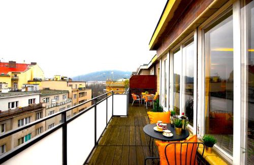 Prague 1 Apartamento | Waterfront River Side Roof Top Apartment - Terrace with city view