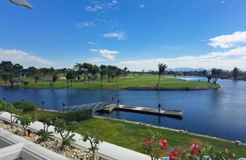Bang Pakong Cama Y Desayuno | Waterfront Royal Villa