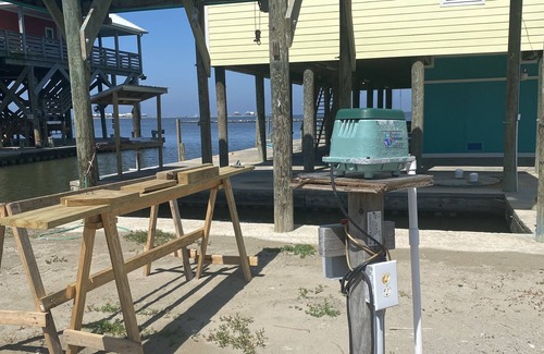 Grand Isle Alquiler De RV | Waterfront RV Lot in upscale neighborhood, water, electric, sewage provided