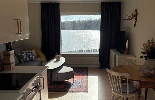 Hedetorpet Cabina | Waterfront Guesthouse with Private Dock & Rowboat
