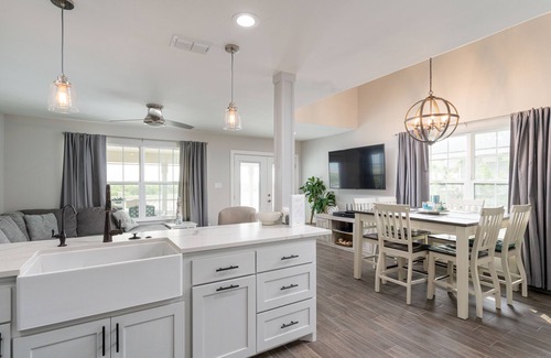 Port Isabel Cabaña | Waterfront Sea Cottage