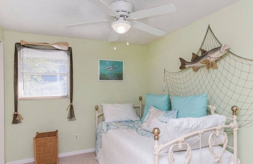 Ruskin Cabaña | Waterfront Shack on Tampa Bay! Tranquil Million dollar views,2 beds/loft cottage