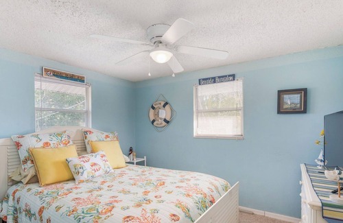Ruskin Cabaña | Waterfront Shack on Tampa Bay! Tranquil Million dollar views,2 beds/loft cottage