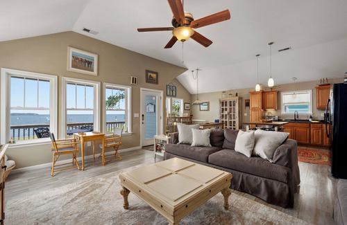 Colington Casa | Waterfront Soundfront, Fenced for Dogs 🐶, Kayak, Bikes, Beautiful Sunsets