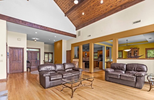 Troutman Casa | WaterFront & Spacious~2ac~4br/4bt~Dock~Porches-Firepit~Quiet Cove~Pet Friendly!