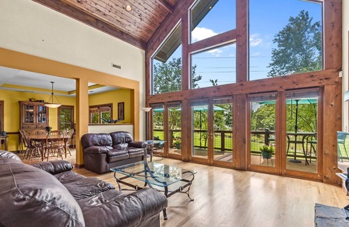 Troutman Casa | WaterFront & Spacious~2ac~4br/4bt~Dock~Porches-Firepit~Quiet Cove~Pet Friendly!