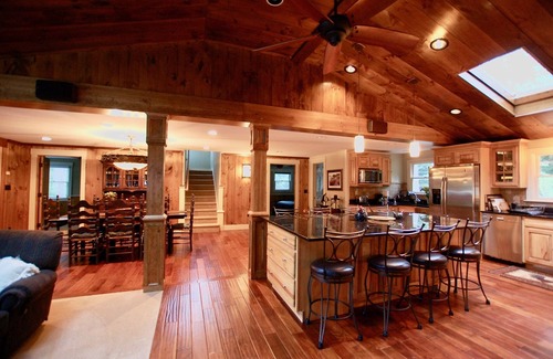 Meredith Casa | Waterfront Spacious 7-bedroom house with AC, WiFi in pleasant Meredith