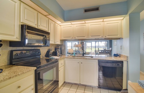 Isla del Sol Villa | Waterfront St Petersburg Villa w/ Free WiFi