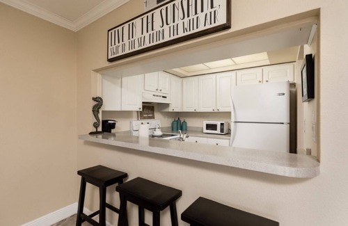 Belle Vista Condominio | 1/1 Intercoastal Waterfront Condo Just Steps to the BEACH!