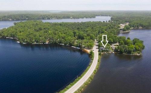 Newaygo Apartamento | Waterfront Suite with Dock, Firepit, BBQ