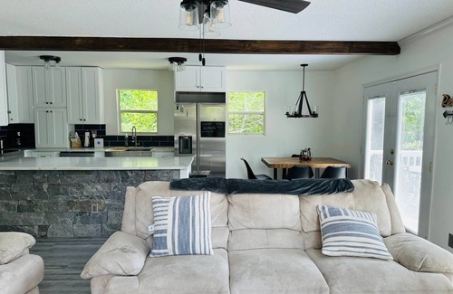 Semora Casa | Waterfront: The Beaver Dam (4 Bedroom)