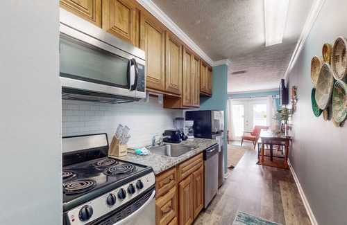 El Centro Beach Casa | Waterfront Townhome w/ Shared Pool, Central AC, Free WiFi - Snowbird-Friendly