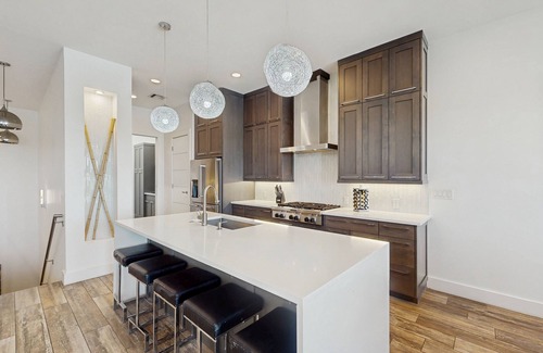 Corpus Christi Casa | Waterfront townhome with dock, canal view & fireplaces - walk to beach