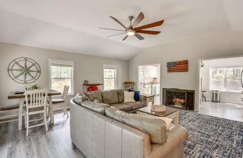 Townville Casa | Waterfront Townville Home with Hot Tub and Dock!