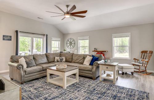 Townville Casa | Waterfront Townville Home with Hot Tub and Dock!