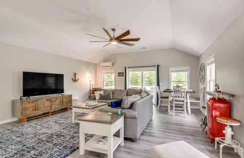 Townville Casa | Waterfront Townville Home with Hot Tub and Dock!