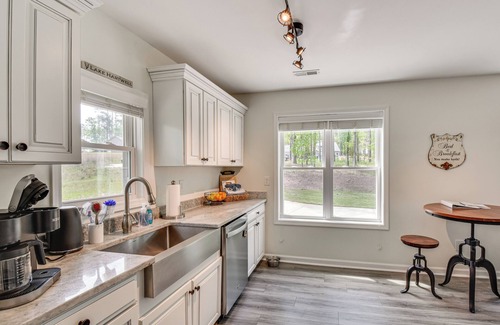 Townville Casa | Waterfront Townville Home w/ Hot Tub + Dock!